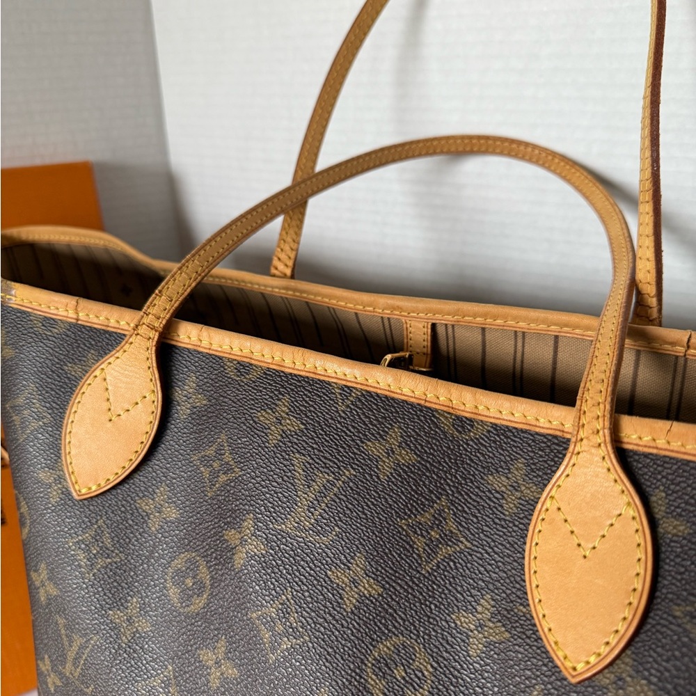 Authentic Louis Vuitton Monogram Never Full GM Shoulder Bag. - Picture 6 of 17